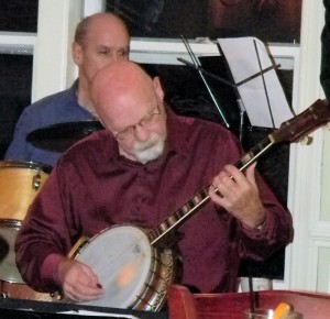 Bob Sundstrom on banjo, Bill Reynolds behind him