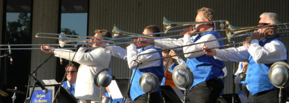 trombones all facing right