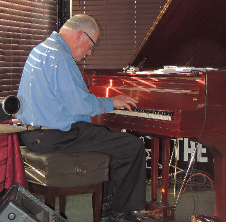 Frank Stadler at the piano